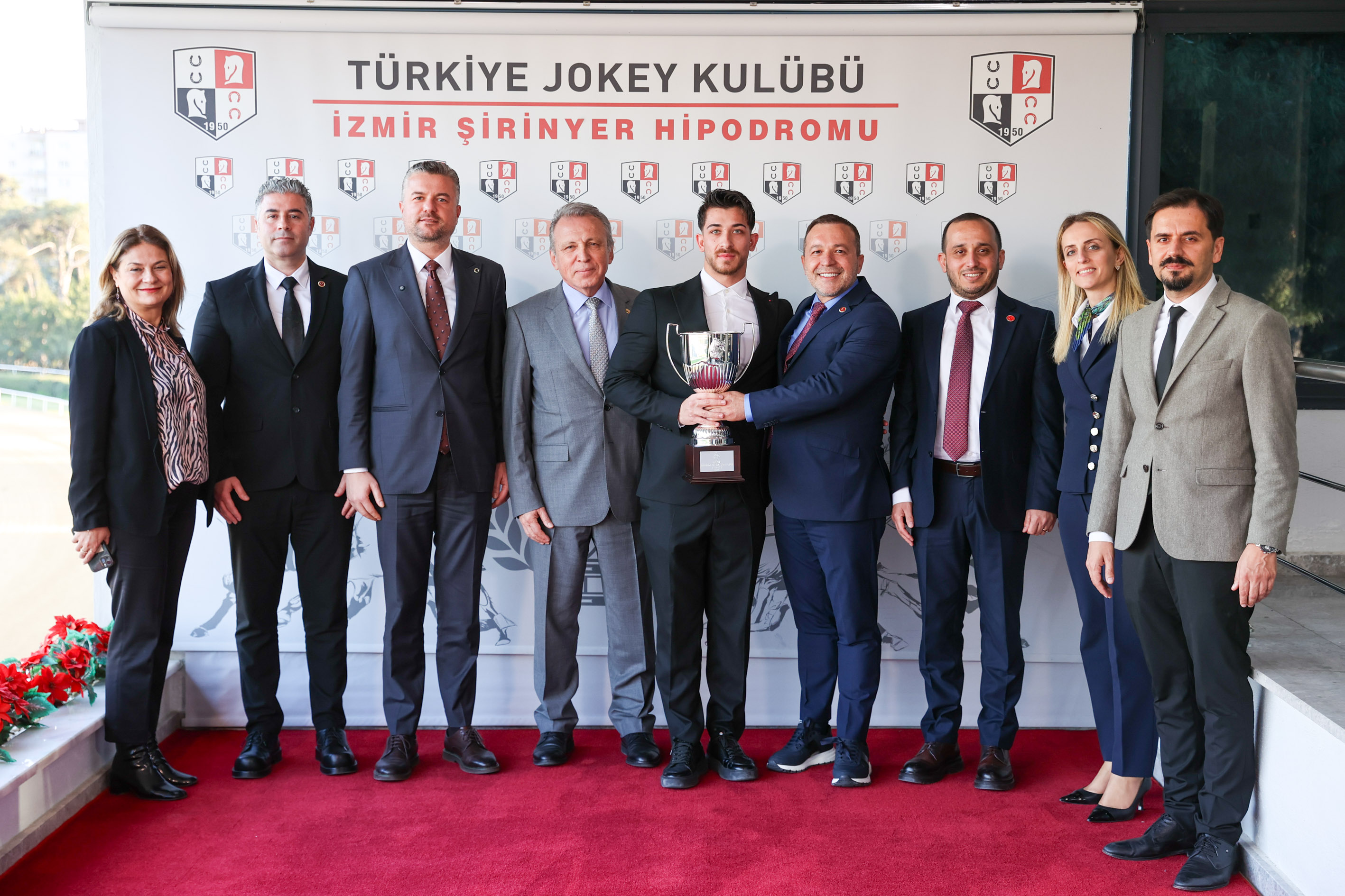 Buca Beledi̇ye Başkanliği Koşusunu Önderbeyi̇m Kazandi