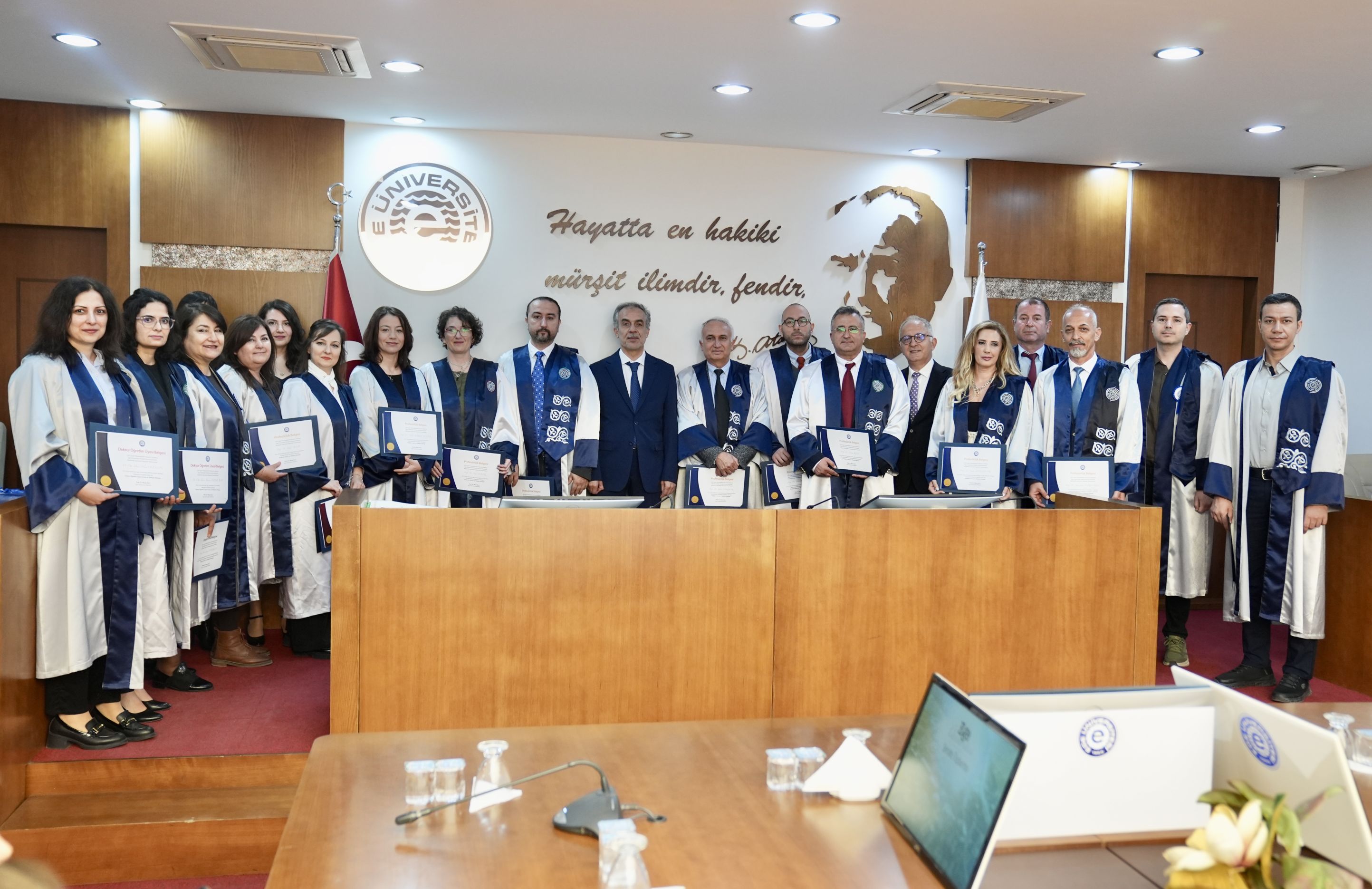 Fwd: Ege Üniversitesi Senatosunda başarılı akademisyenler ve birimler ödüllendirildi