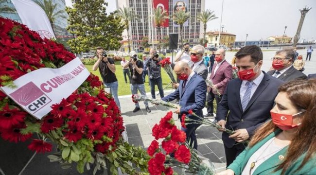 İzmir'de İki Farklı 19 Mayıs Kutlaması