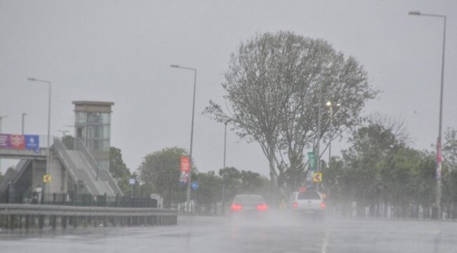 Kuvvetli yağmur ve rüzgar İstanbul'u etkisi altına aldı