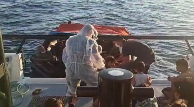 Yunanistan'ın, Türk karasularına ittiği 103 kaçak göçmen kurtarıldı
