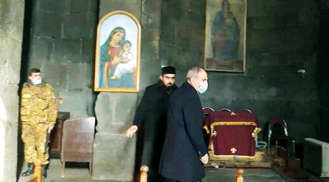 Ermeni papaz Paşinyan'ı tersledi