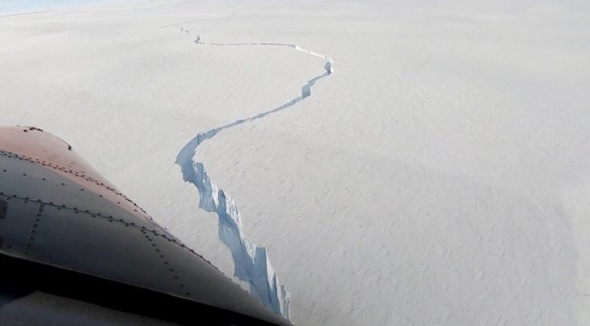 Antarktika'da inanılmaz görüntü! Büyük bir buzul kopma noktasına geldi...
