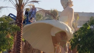 Marilyn Monroe heykeli dikildi!