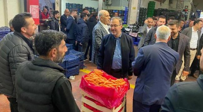Bakan Kasapoğlu, İzmir Meyve ve Sebze Hali'ni ziyaret etti