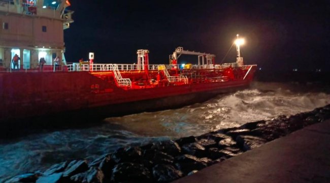 Zeytinburnu'nda karaya oturan tankerle ilgili İstanbul Valiliği'nden açıklama