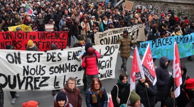 Fransa'da 43 kentte göç yasası protesto edildi