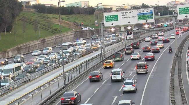 İstanbul'da yeni yılın ilk iş gününde trafikte yoğunluk