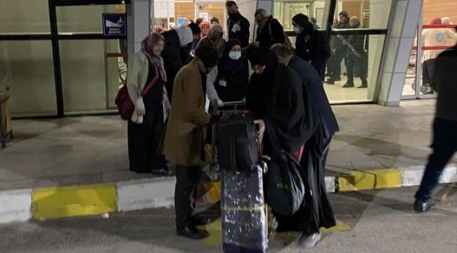 Medine'den Kastamonu'ya gelen uçakta şüpheli paket paniği: Uçak geri döndü