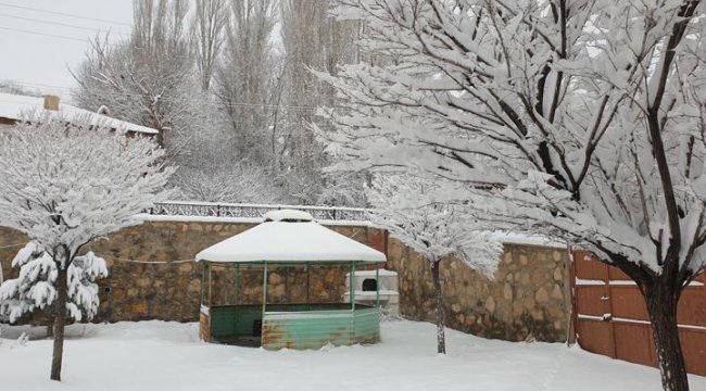 Van'da yoğun kar yağışı: 257 yerleşim yeri ulaşıma kapandı, Başkale'de eğitime bir gün ara verildi