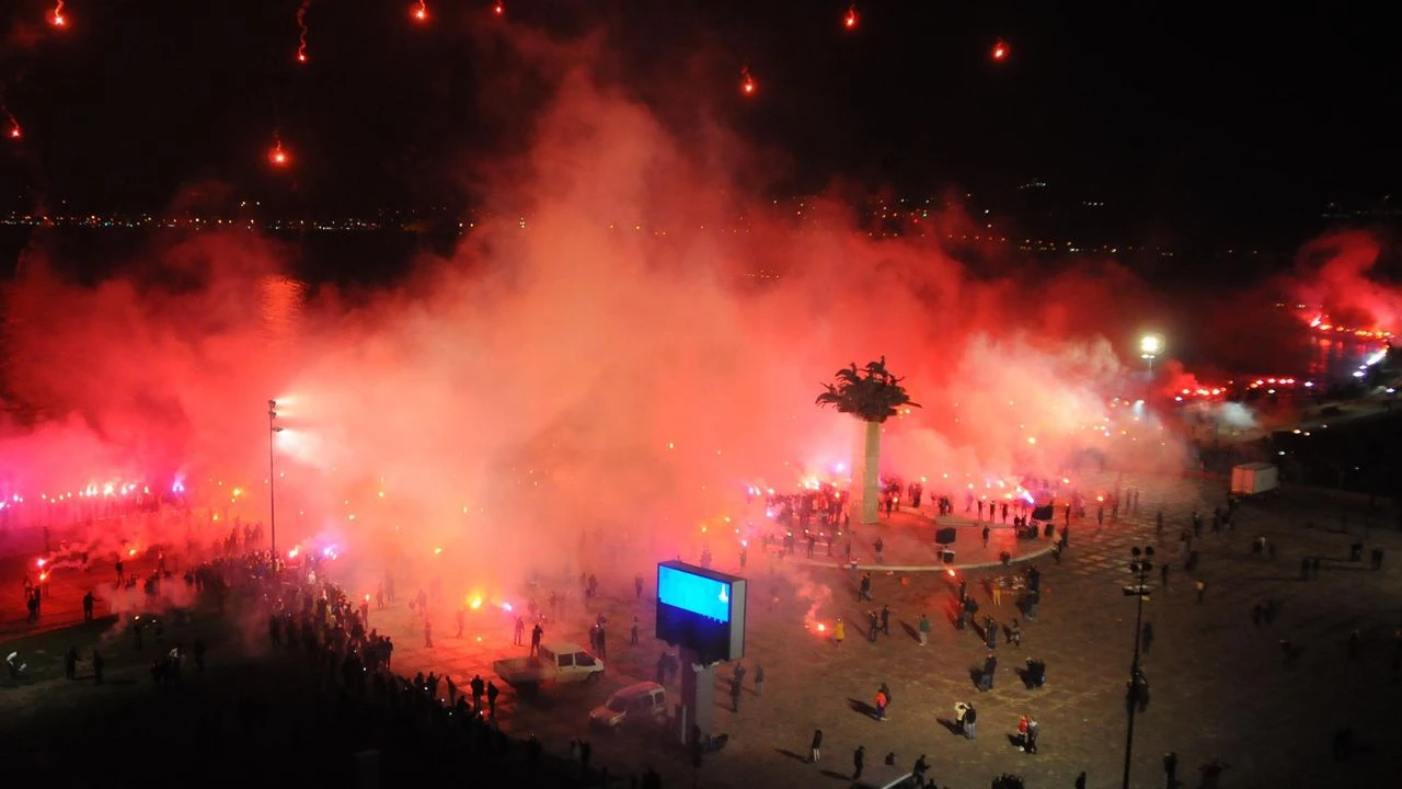 İzmir'in köklü çınarı 111 yaşında!