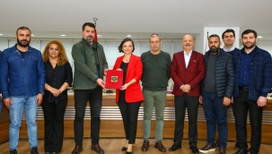 Karabağlar Belediyesi'nden işçilerin yüzünü güldüren sözleşme