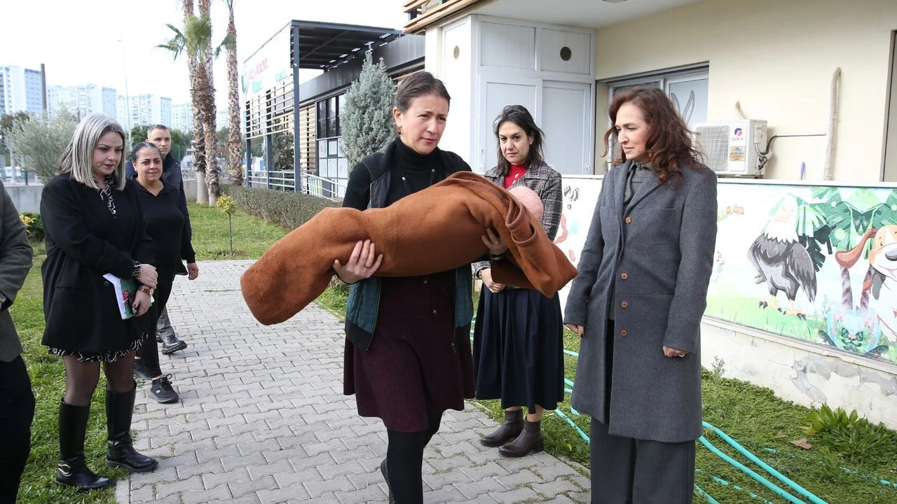 Başkan Ünsal ve anaokulu öğrencileri deprem tatbikatında!