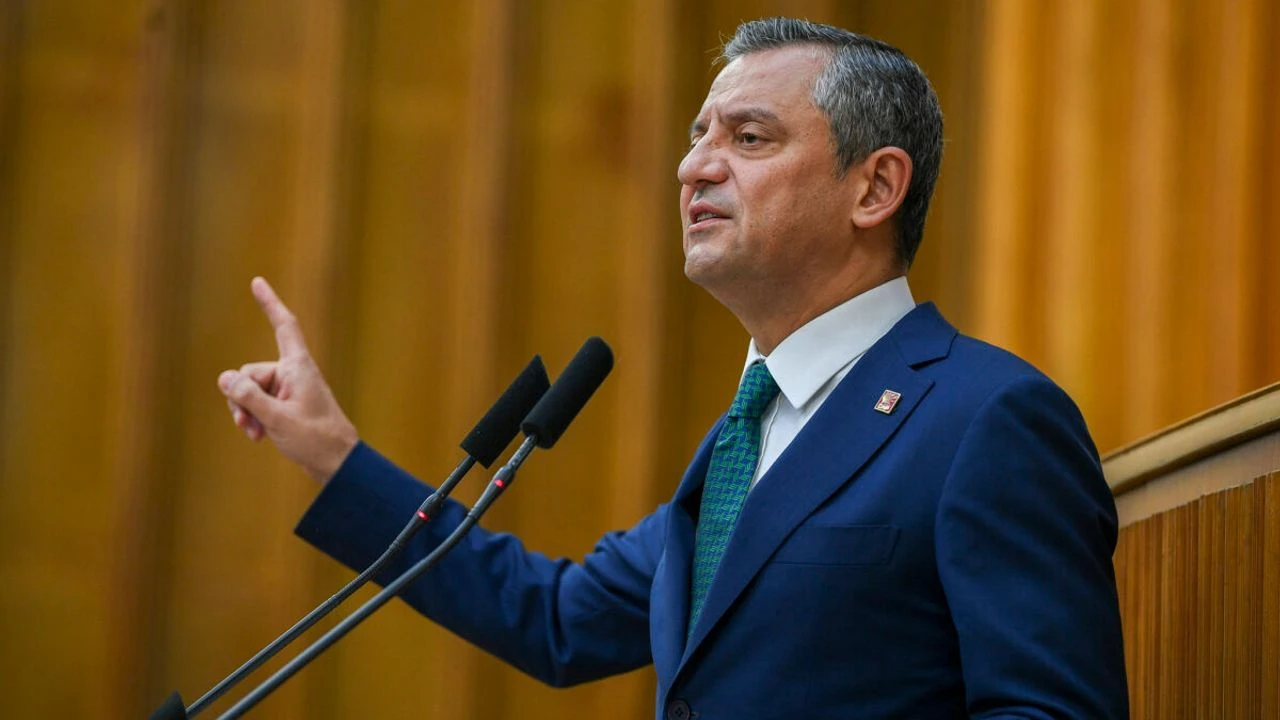 CHP lideri Özel: AK Parti'ye geçen kişi CHP'ye de geldi