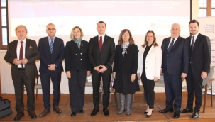 İzmir'de Özel Sektör, STK Ve Üniversitelerle Bir Araya Gelindi