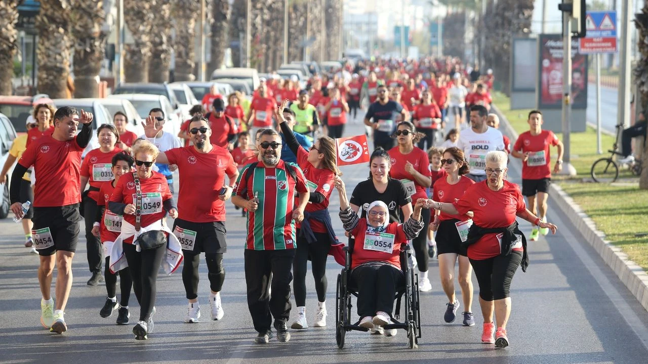 Karşıyaka'da 14 Şubat'a renkli kutlama