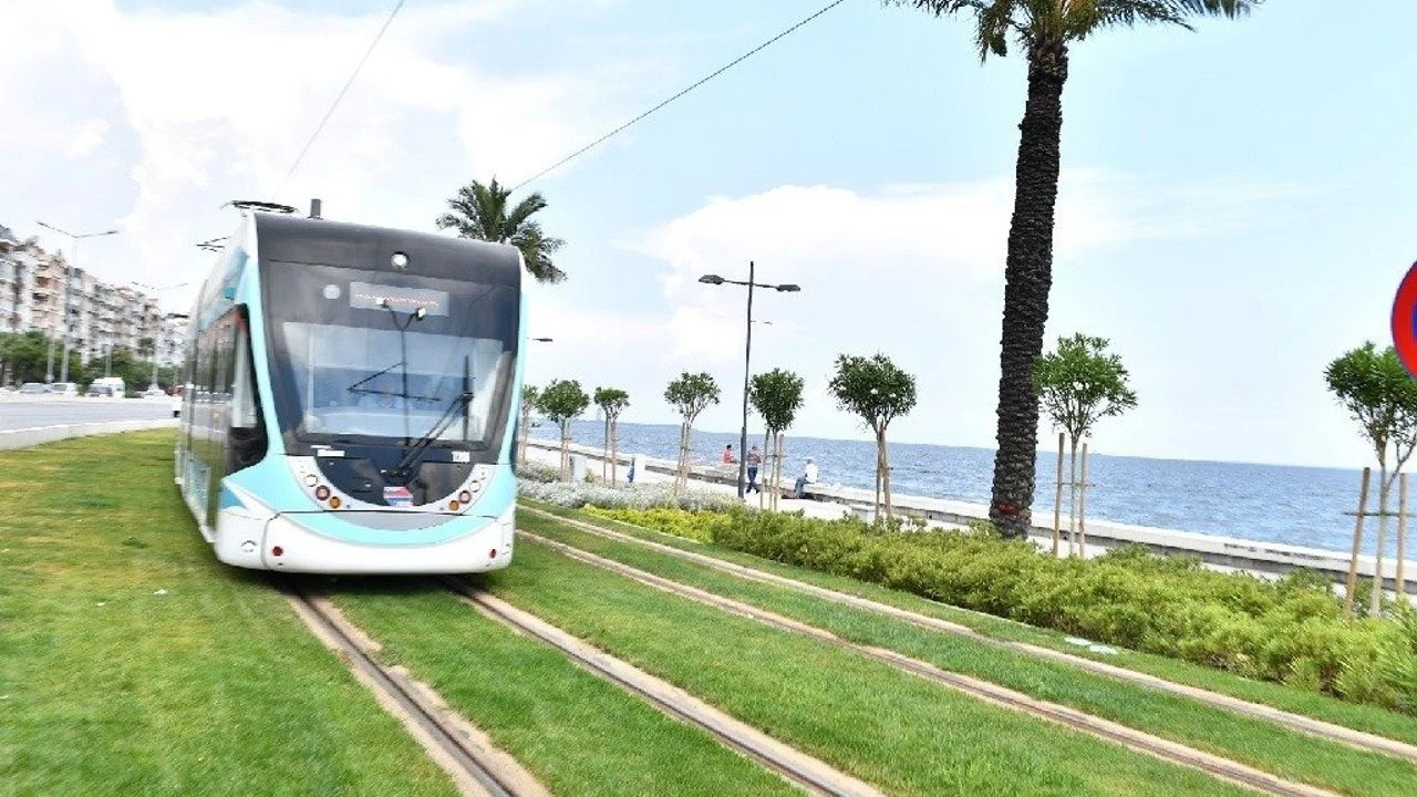 Konak Tramvayı'na üst geçit ayarı
