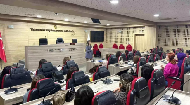 Menemen Belediyesi'nden İşitme Engelli Vatandaşlara Özel Eğitim Projesi