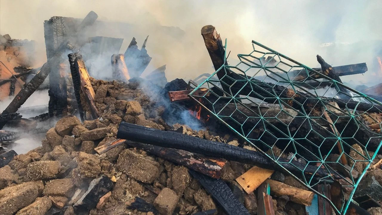 Yangın komşulara sıçradı... 6 ev küle döndü!