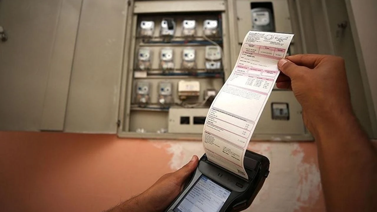 Bakan Bayraktar'dan açıklama: Elektriğe zam gelecek mi?