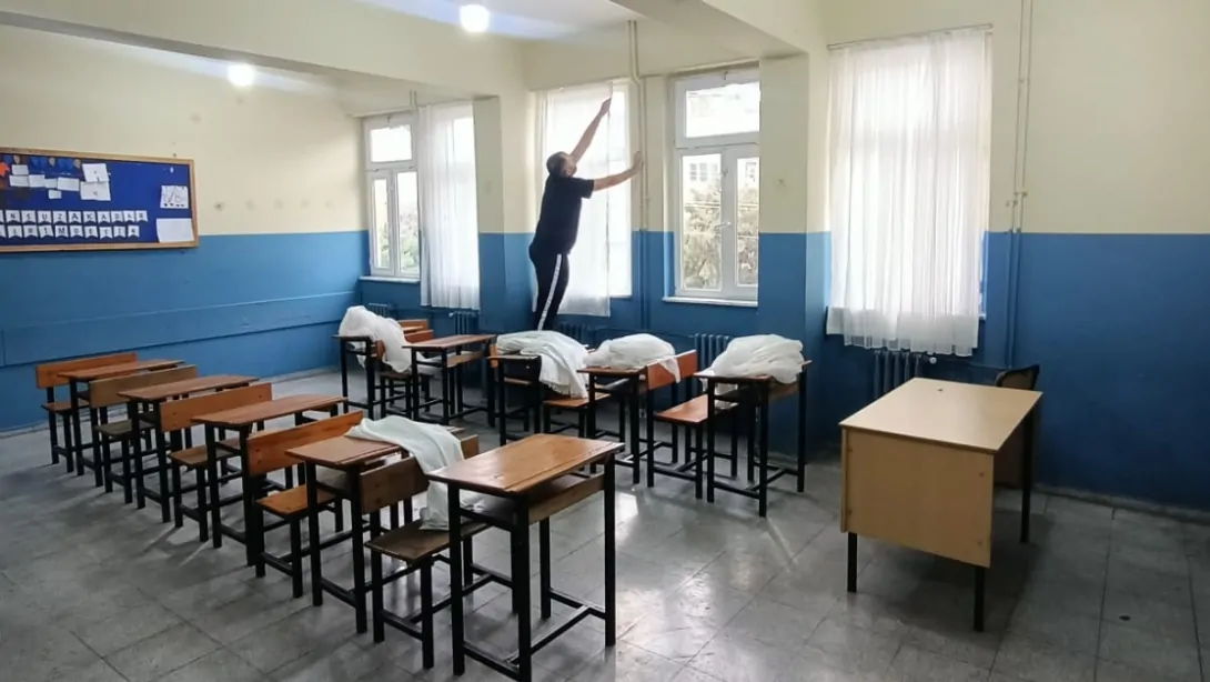 BİR OKUL, İKİ SKANDAL