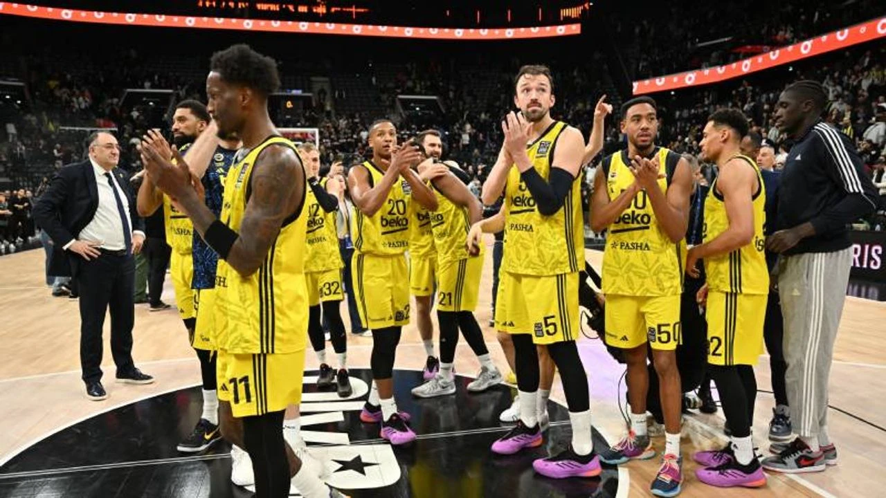 Fenerbahçe son saniye üçlüğüyle play-off'u garantiledi