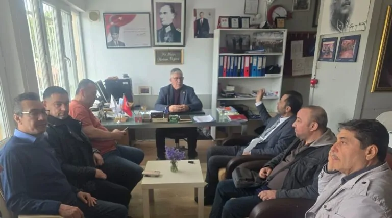 Gelecek Partisi İzmir İl Başkanlığı, İhtiyaç Sahibi Ailelere Erzak Yardımı Dağıttı