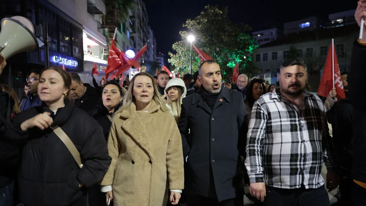 İmamoğlu'nun gözaltına alınmasına Konak'ta tepki!
