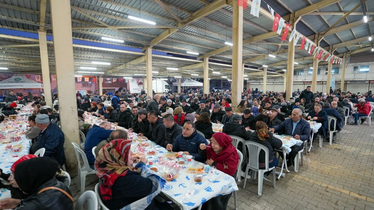 Manisa Büyükşehir Belediyesi'nden Kırkağaç'ta iftar sofrası