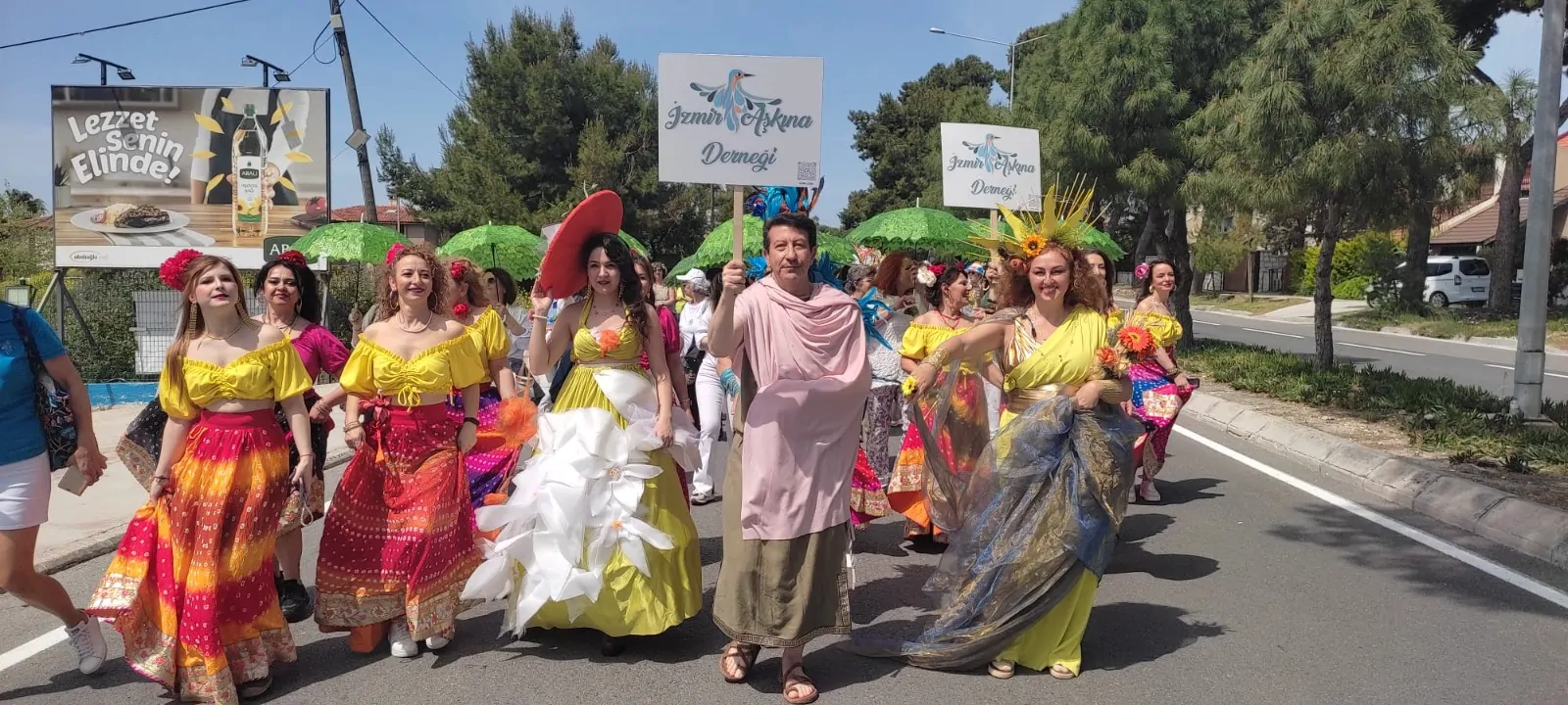 14. Alaçatı Ot Festivali kortejinin en renkli grubu oldular !