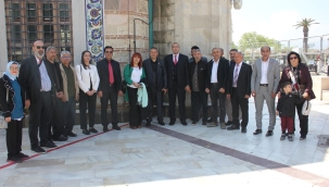 Aksaçlılar Derneği, Alparslan Türkeş ve Muhsin Yazıcıoğlu'nun Anısına İzmir'de Mevlit Programı Düzenledi