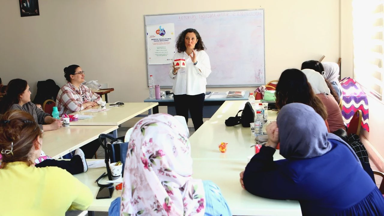 Bayraklı'da "Anne Destek Programı" başladı