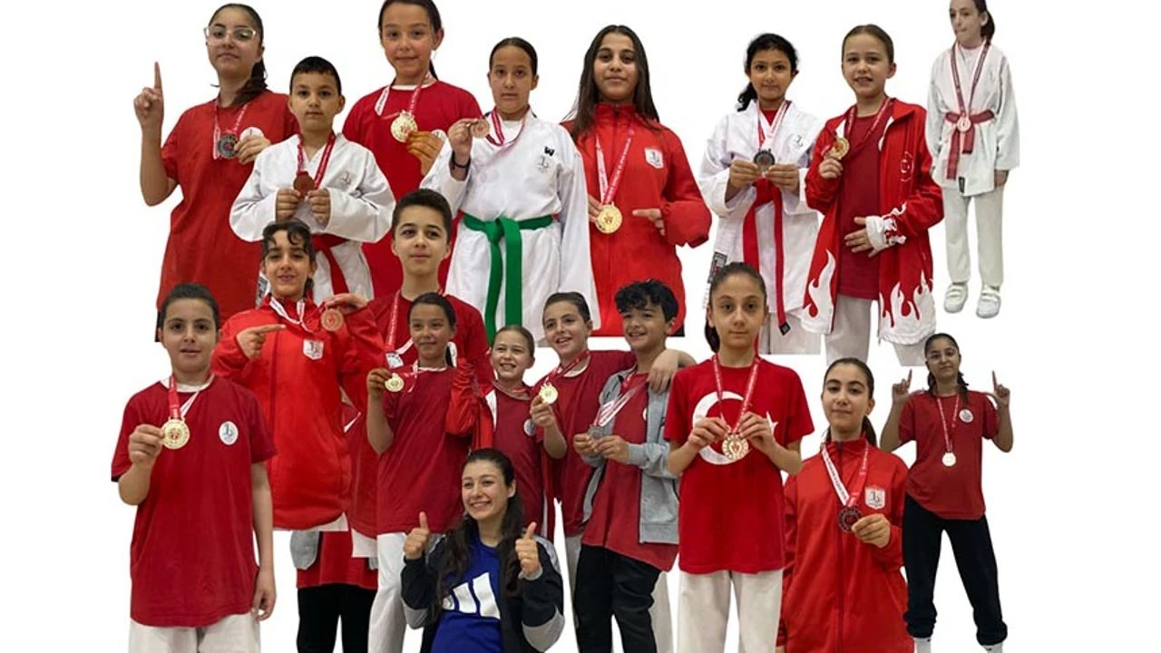 Bayraklılı sporculardan 14 madalya!