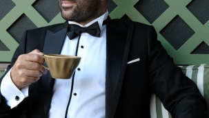 Hem Müteahhit Hem Oyuncu!