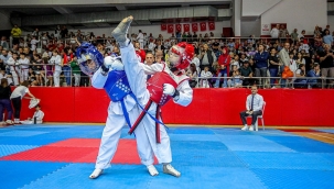İzmir'de Taekwondo Maçlarına Rekor Katılım…