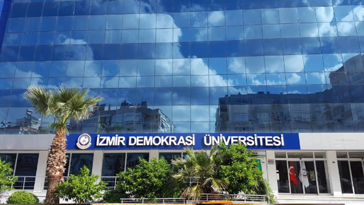 İzmir Demokrasi Üniversitesi'ndeki usulsüzlük iddiaları meclis gündeminde!