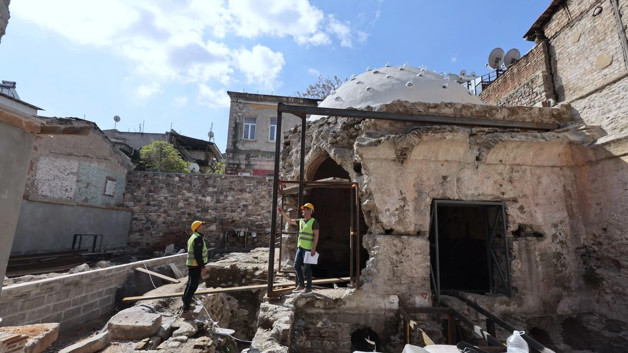 Konak'ta tarihi hamam ayağa kalkıyor