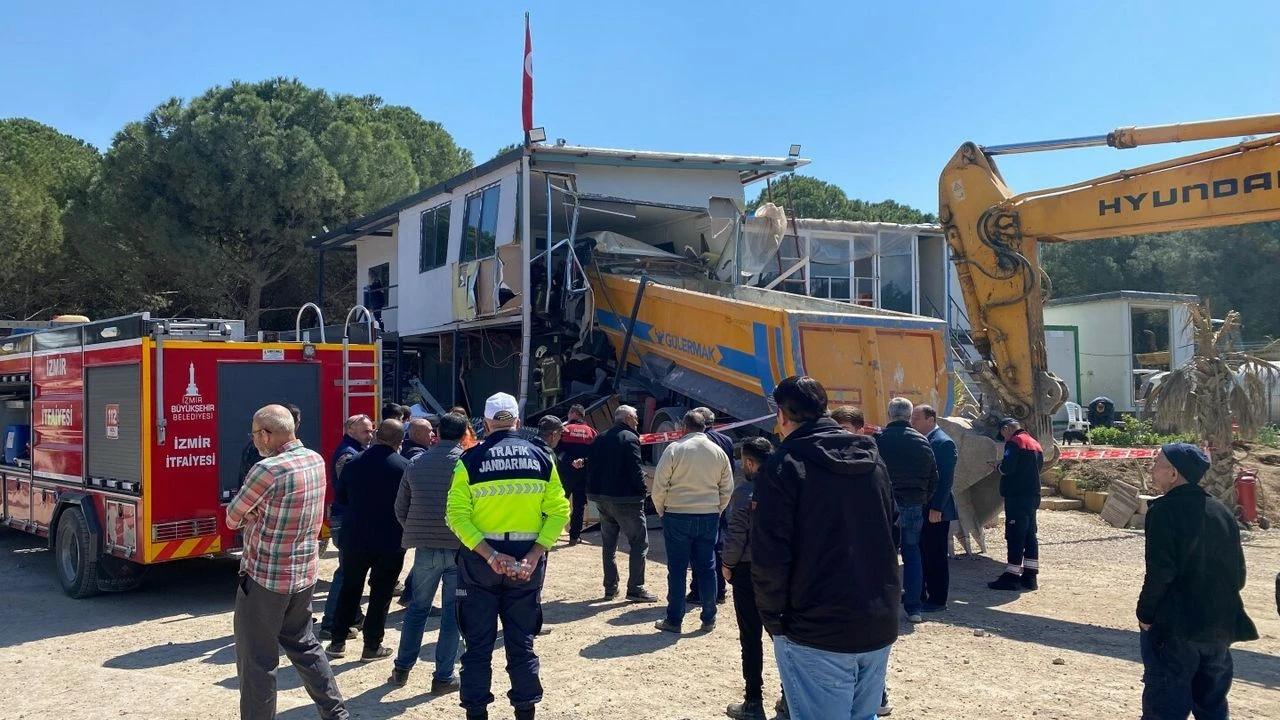 Prefabrik ev sonu oldu... İzmir'de feci kaza!