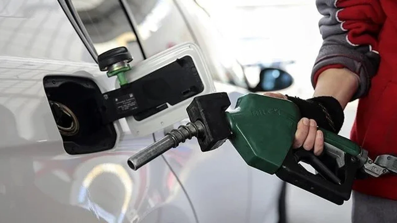 Sürücülere müjde: Benzine bir indirim daha geliyor
