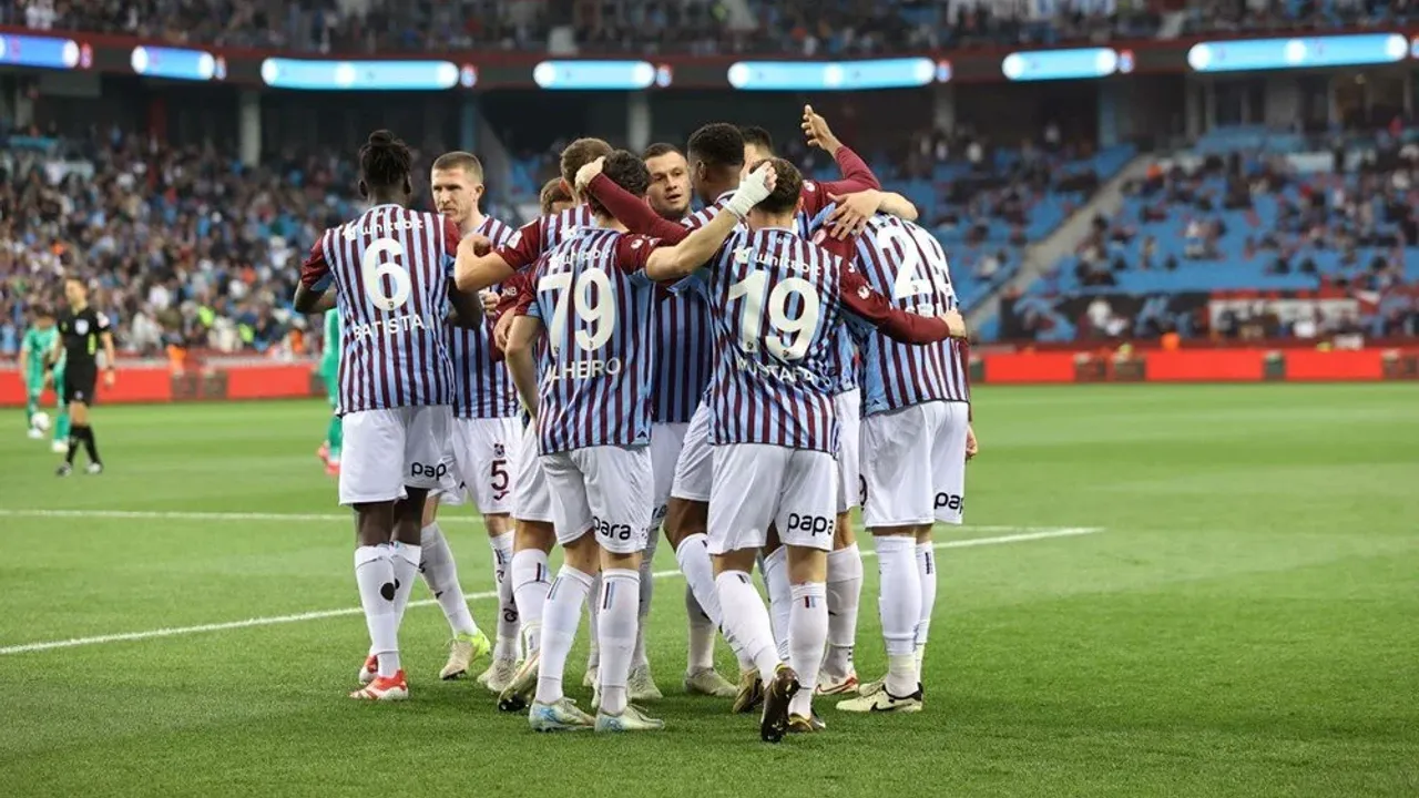 Trabzonspor 9 kişi kaldığı maçta yarı finalde!