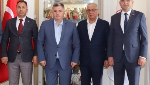 AK Parti İzmir İl Yöneticilerinden Turizm İl Müdürü Dr. Sadık Doğruer'e Övgü Dolu Sözler: Sağlıkta Da, Yerel Yönetimlerde De Başarılı