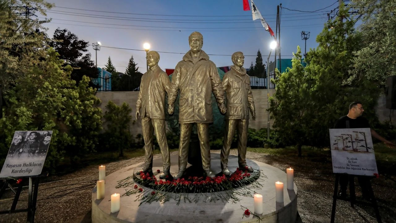 Bayraklı'da 'Üç Fidan' anıldı!