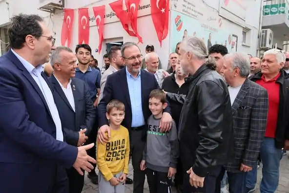 Eski Gençlik ve Spor Bakanı Dr. Mehmet Muharrem Kasapoğlu'ndan Çiğli Maltepespor Kulübü'ne Destek Ziyareti