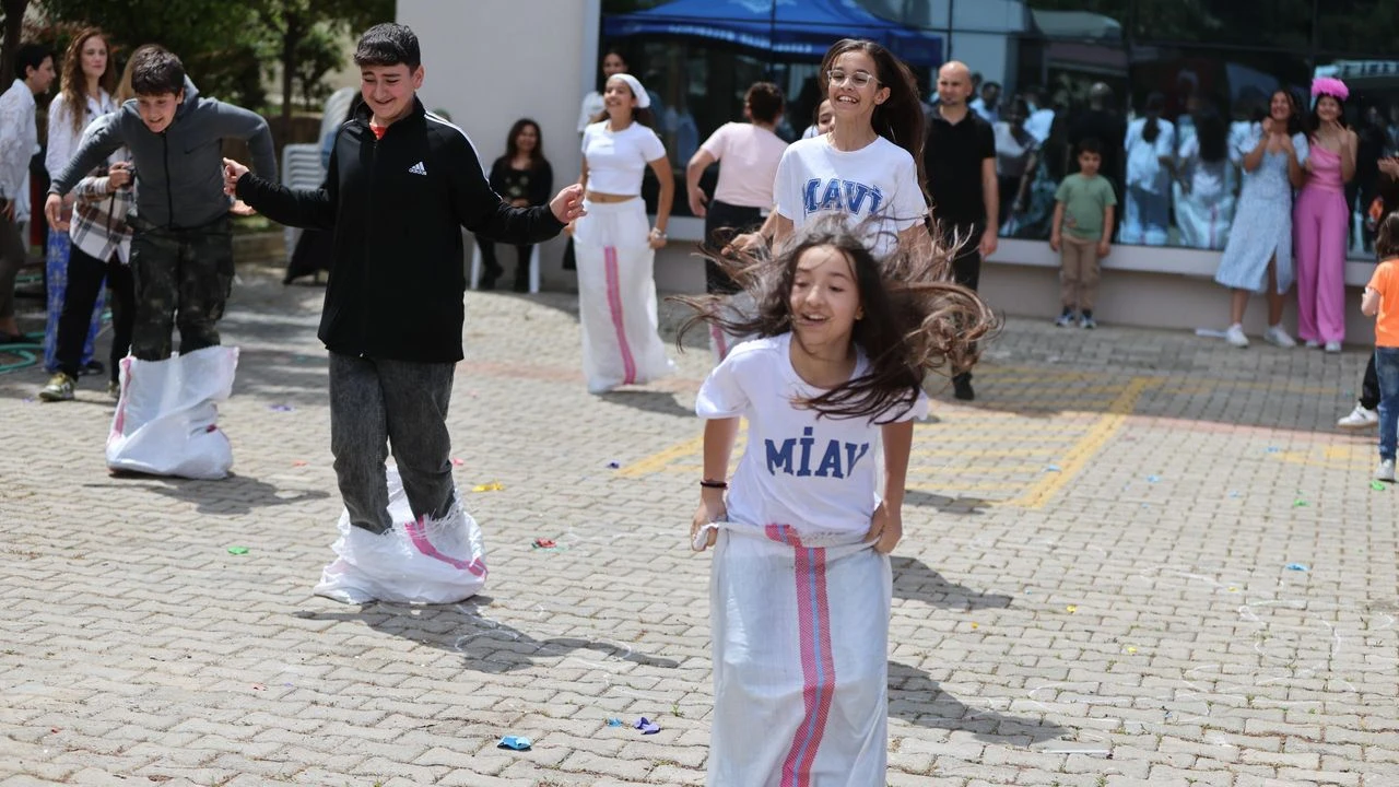 Karabağlar'da baharın coşkusu gençlerle buluştu