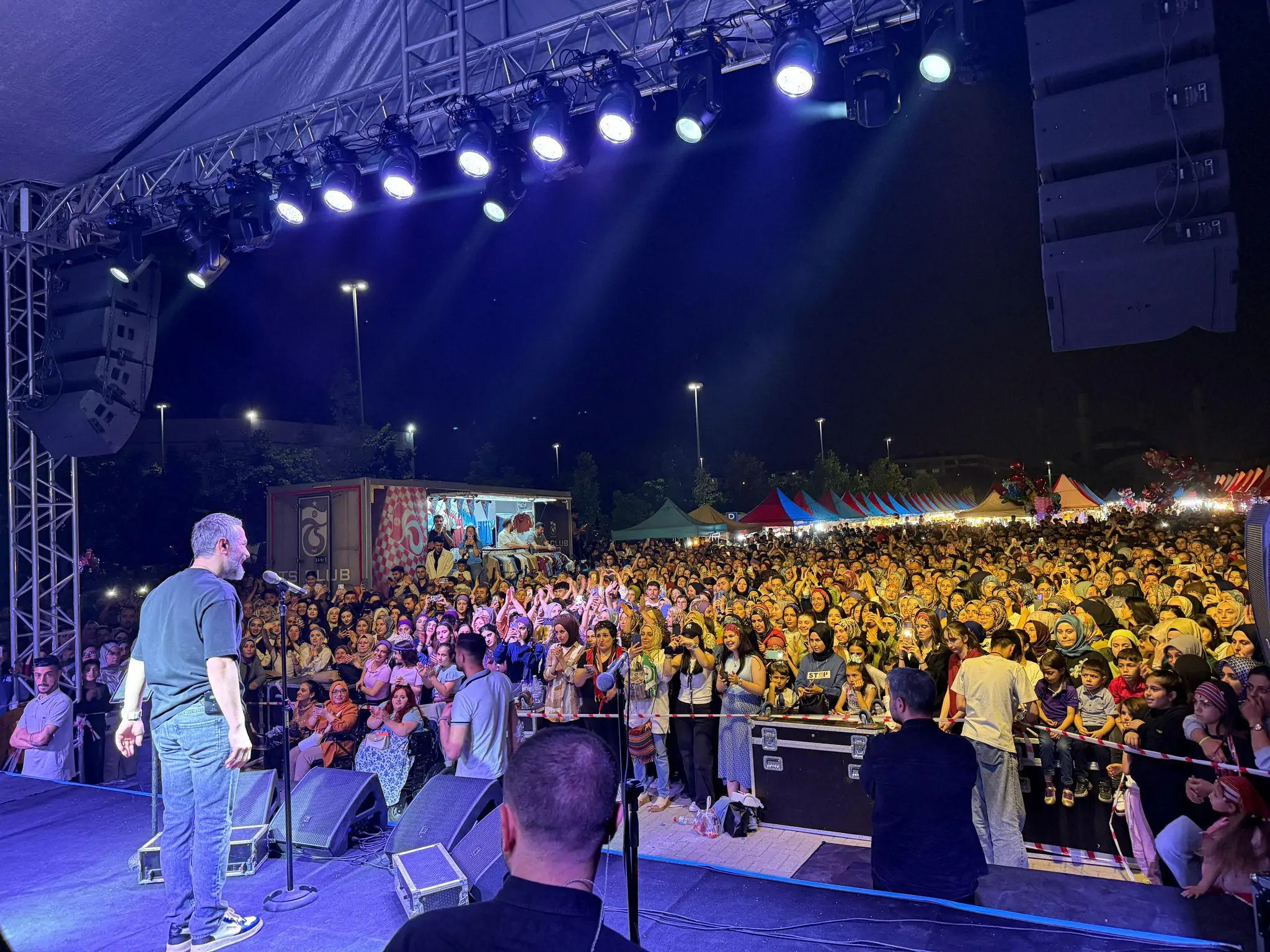 Konya'da Resul Dindar Fırtınası! On Binlerce Kişilik Dev Konser