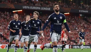 Manchester United finale göz kırptı