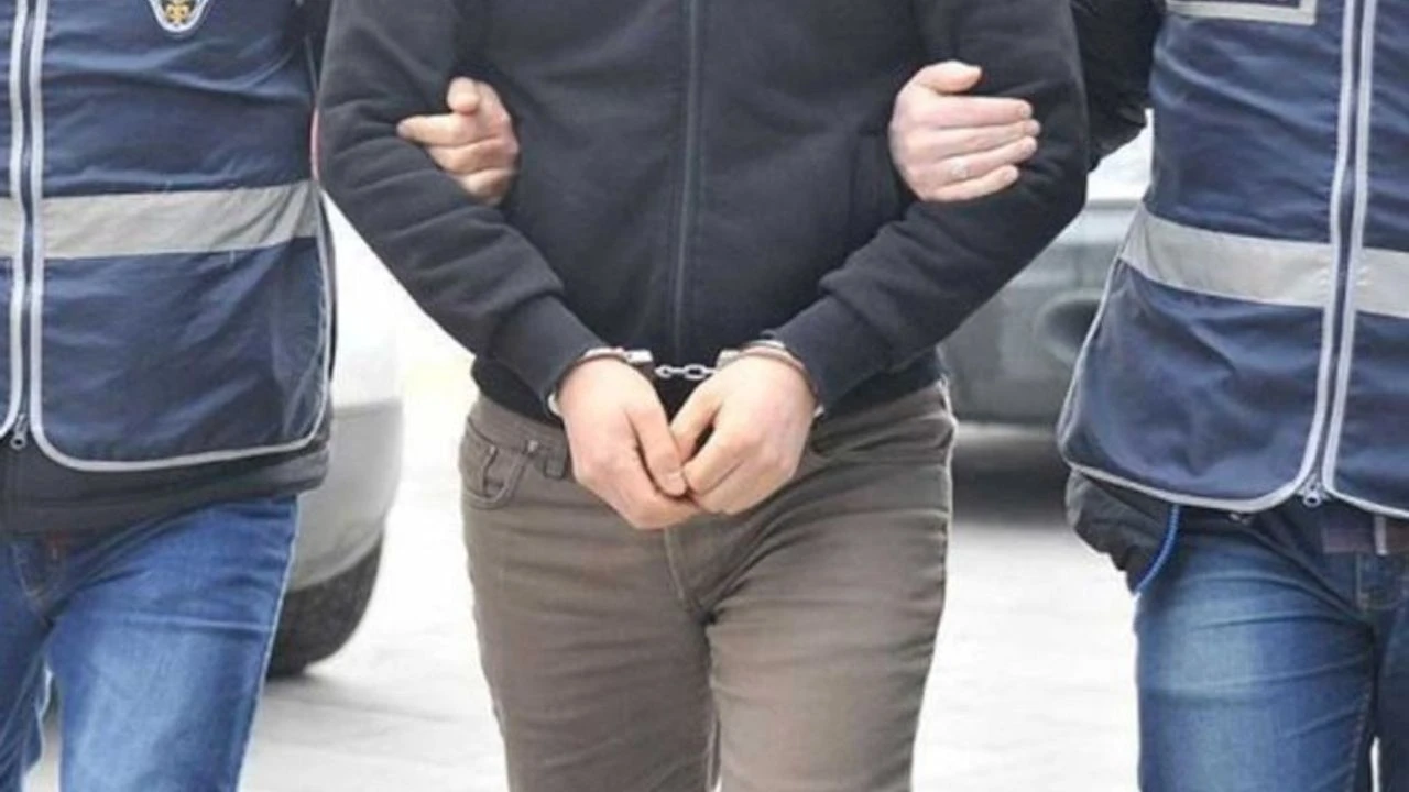 Sahte kimlikli firari yakayı ele verdi!