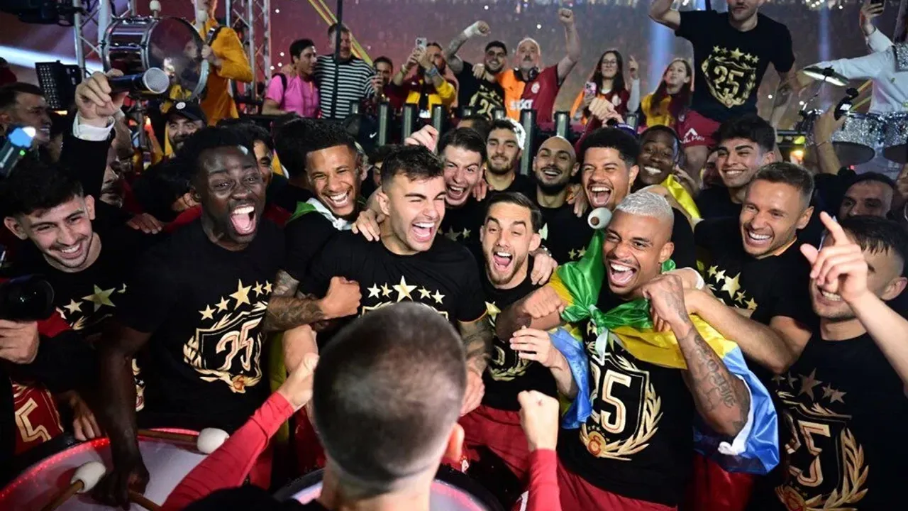 Şampiyonluk kutlamasında sahne alacak isimler belli oldu!