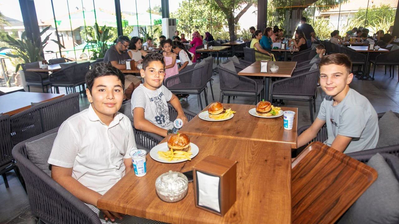 Güzelbahçe Belediyesi'nden öğrencilere sürpriz