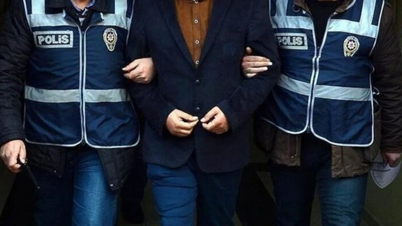 İzmir'de FETÖ çifte darbe!